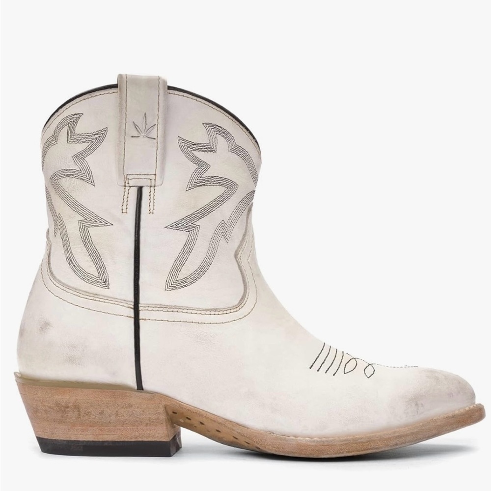 White Ankle Boots with Decorative Stitching and Pointed Toe